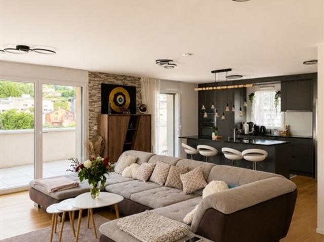Prächtiger Doppeldachboden mit 4,5 P / 3 Schlafzimmern / 3 Badezimmer / 1 große Terrasse / herrlicher Blick