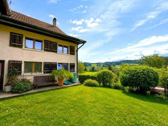 Prächtiger Dorfhof mit 8,5 Zimmern und großem Potenzial