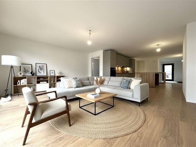 Wunderschönes neues Doppelhaus / 3 Schlafzimmer / 2 Badezimmer / 1 Balkon / Minergie
