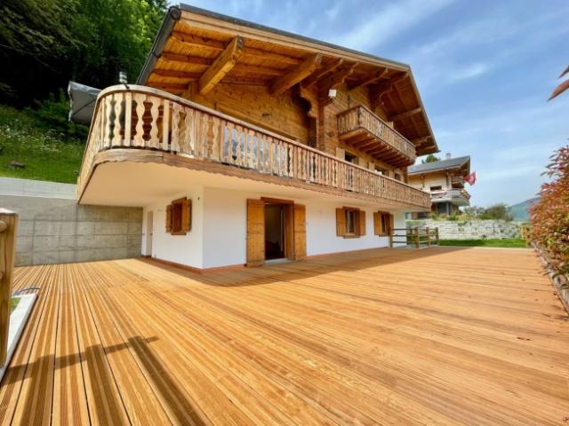 PRÄCHTIGES CHALET MIT 2 WOHNUNGEN