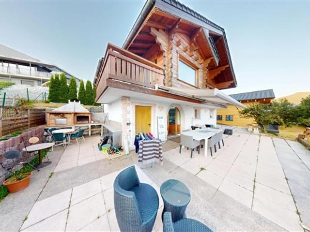 Prächtiges Chalet mit 5,5 Zimmern und Panoramablick in einem Zweithaus