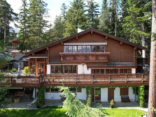 Prächtiges Chalet mit Pool und Spa, außer Sicht