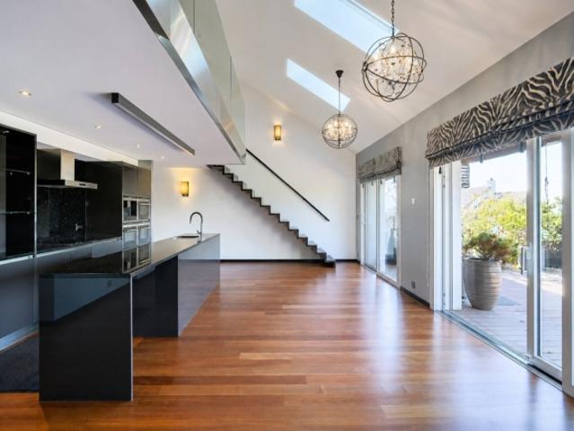 Prächtiges Doppelhaus Penthouse mit atemberaubendem Seeblick