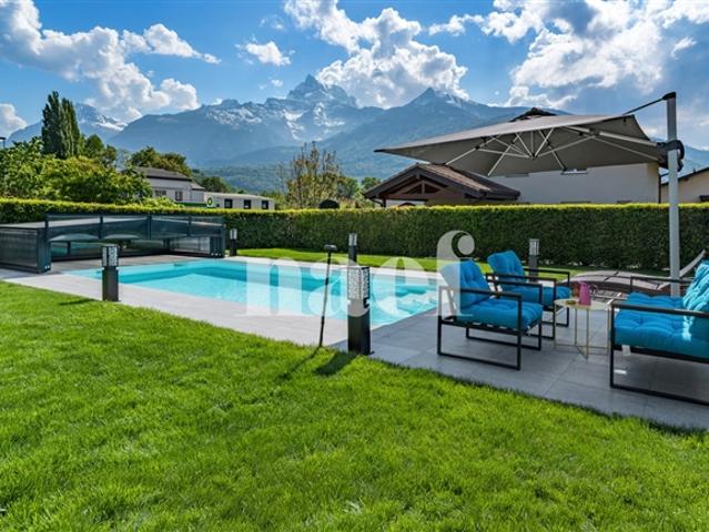 Prächtiges freistehendes Haus mit 6,5 Zimmern, eigenständigem Studio und Außenbad zum Verkauf in Bex