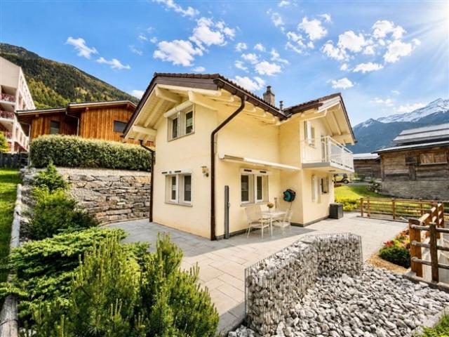 PRÄCHTIGES HAUS, DAS CHARME, KOMFORT UND PRIVILEGIERTE ALPINE LANDSCHAFT VEREINT, VERBINDET
