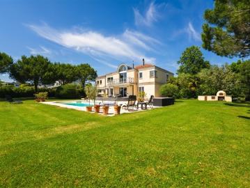 Prachtvolles Haus mit Seeblick und Pool
