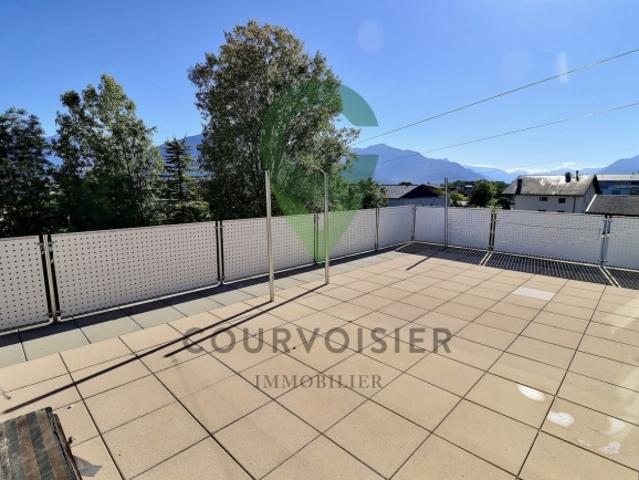 Prächtiges Penthouse in einer renovierten Eigentumswohnung mit Blick auf die Alpen