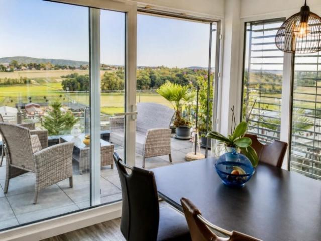 Prächtiges Penthouse mit 4,5 Zimmern und Terrassen – Chemin des Longins 25 in Cornaux