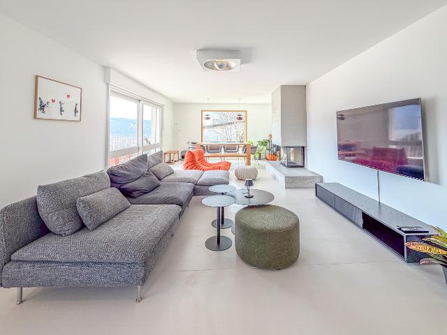 Wunderschöne renovierte 2 Zimmer Wohnung mit herrlichem Blick
