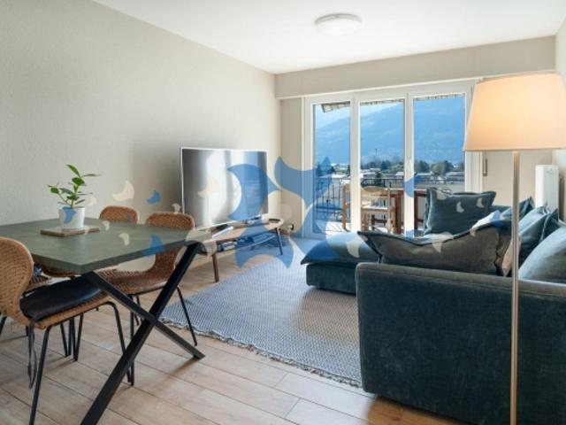 Prächtiges renoviertes Penthouse mit 4,5 Zimmern und Balkonen, Garten und Loge – Vétroz