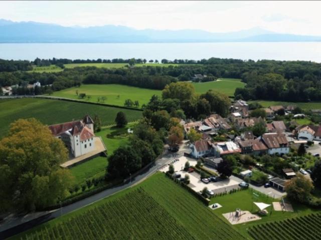 Prächtiges 2,5 Zimmer Doppelhaus mit Zwischenhaus, Balkon und freiliegenden Balken