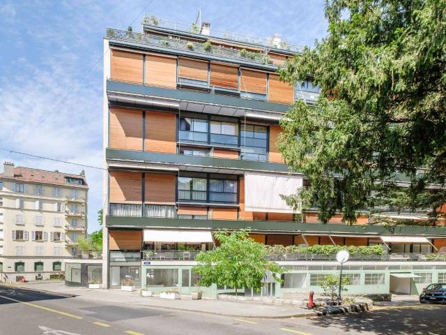 Prächtiges 9 Zimmer Doppelhaus mit Balkonen