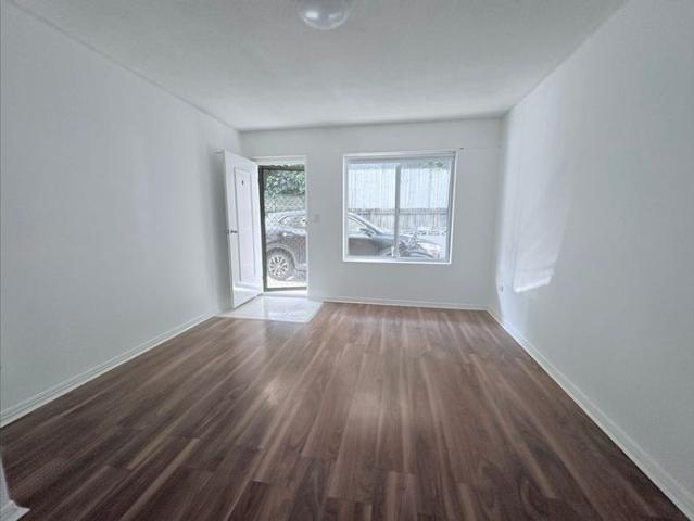 Practical 2 bedroom unit in the heart of Labrador