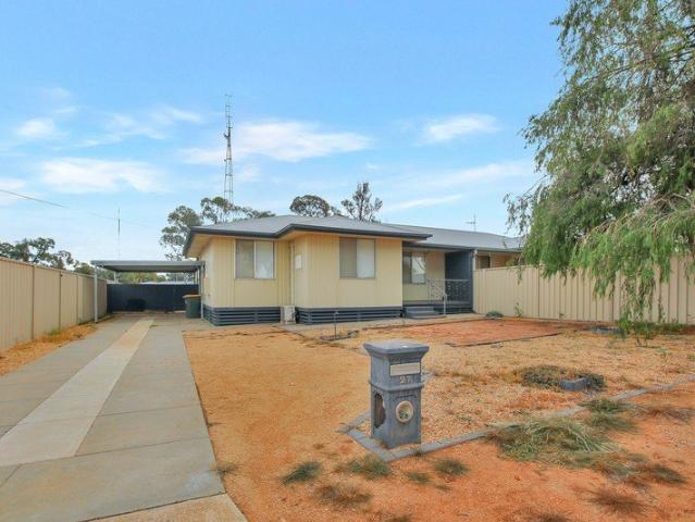 Practical & Accessible 3 Bedroom Home in Waikerie