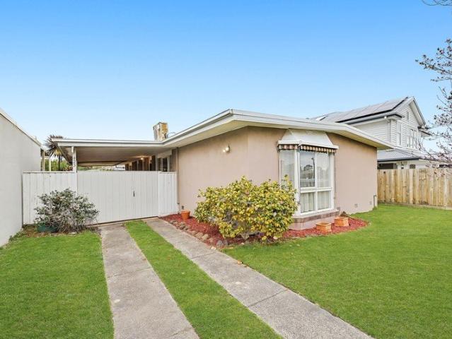 Practical Family Living with main road exposure!