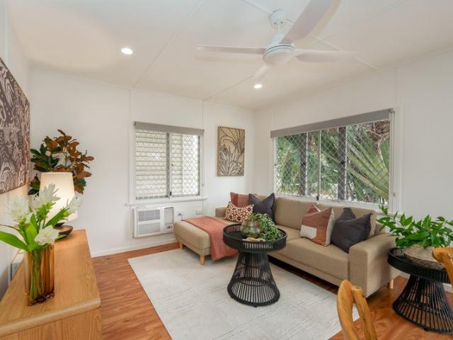 Practical Highset Living in Gulliver with Generous Parking, Privacy and Outdoor Entertaining