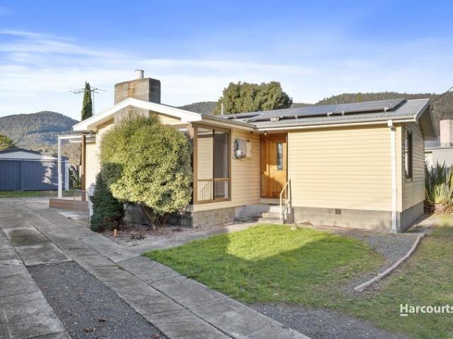 Practical Living in a Convenient Huonville Setting