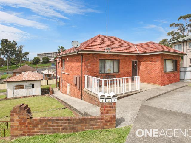 PRACTICAL TWO BEDROOM UNIT IN THE HEART OF WARRAWONG