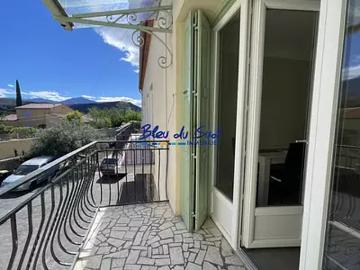 Prades 66500 Location appartement 3 pièces t3 au dernier étage terrasse