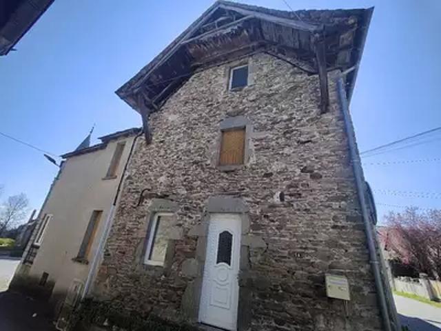 Pradinas 12240 Achat / Vente maison 7 pièces t7 au dernier étage balcon