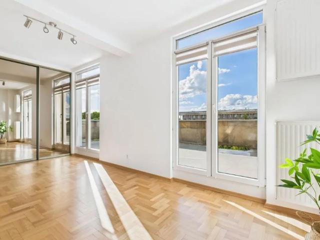 PRAGA Plac Hallera | 2 pokoje plus kuchnia i taras