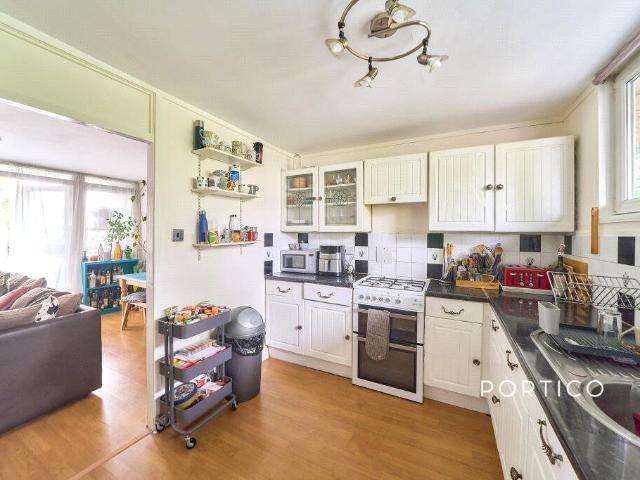 Prague Place SW2, 2 bed flat to rent, £2,100 pcm | PrimeLocation