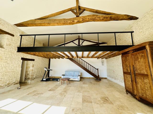 PRAHECQ CENTRE Maison en pierre 4 chambres