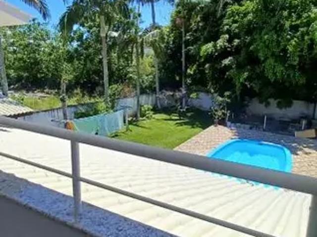 Praia Brava casa 2 pisos com piscina e terreno de 675m²