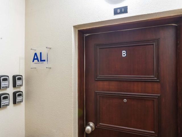 Praia da Rocha Beach Sun kissed Apartment 50 m walk from the beach
