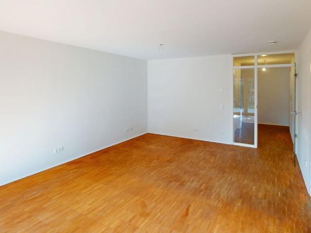 Praktisch geschnittene 3 Zimmer Wohnung mit Terrasse und Garten