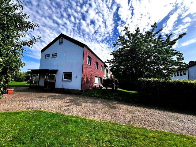 Praktisch wohnen, groß genießen – kompaktes Einfamilienhaus mit großem Garten