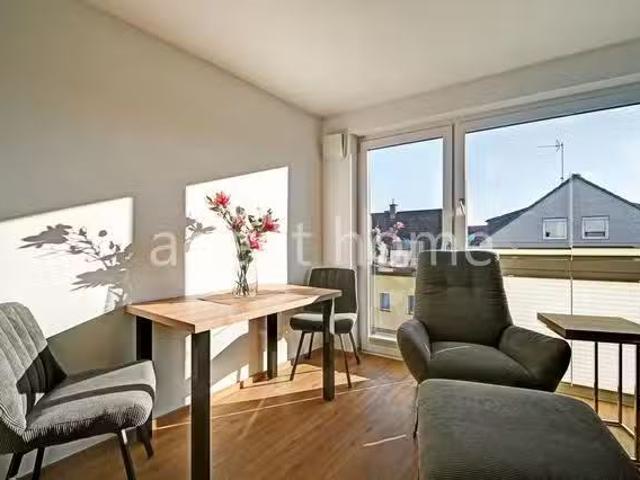 PRAKTISCH UND IN TOP LAGE