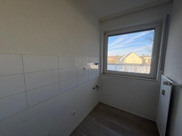 Praktische, komplett renovierte 1,5 Zimmer Single Wohnung mit Balkon