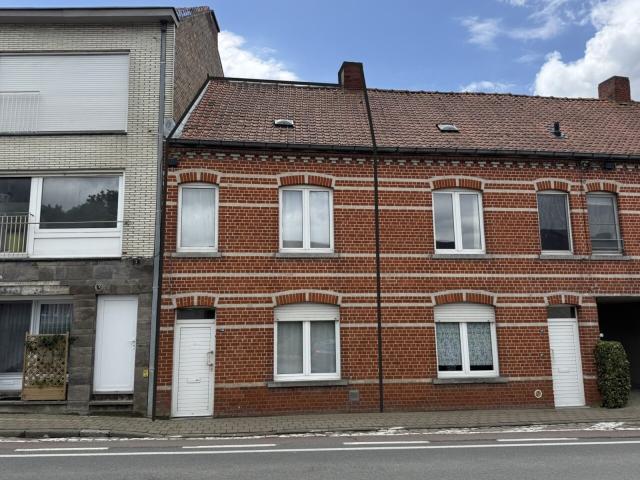 Praktische rijwoning met tuin en garage in het centrum van Tielt