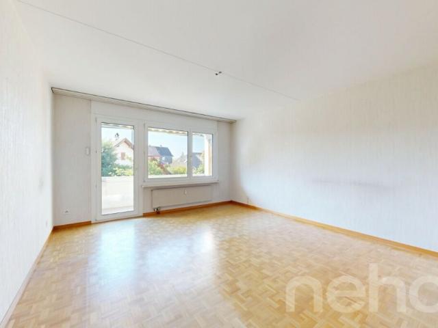 Praktische 4 Zimmerwohnung mit grossem Balkon im Längi Quartier