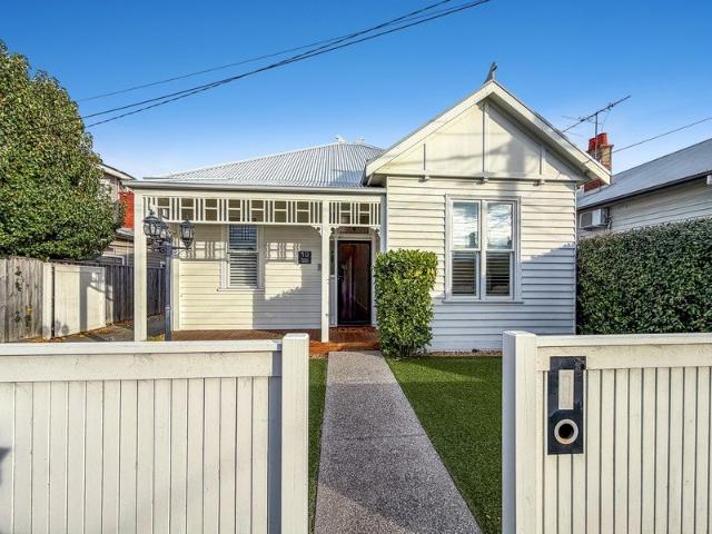 Preteigious propertry in the best location of Geelong West