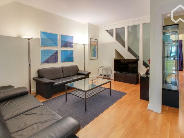 Pretty and charming modern apartment in superb location, Dusseldorf Amsterdam Apartments for Rent