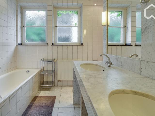 Pretty and charming modern apartment in superb location, Dusseldorf Amsterdam Apartments for Rent