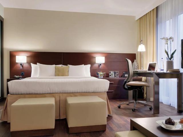 Pretty apartment in München with daily breakfast