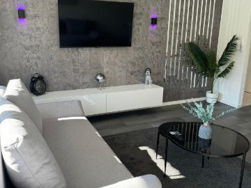 Pretty apartment in quiet street