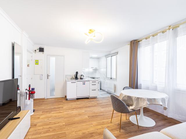 Pretty apartment in the 5th arrondissement of Paris with elevator
