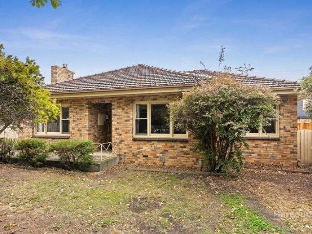 Pretty as a Picture Perfect as a Home or Investment!