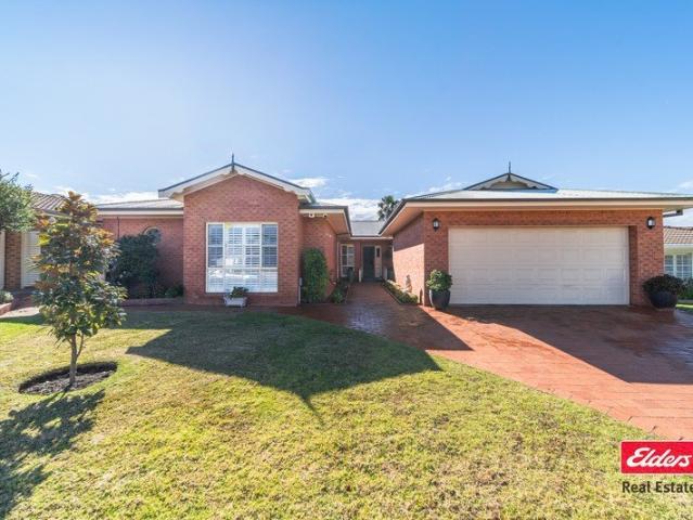 PRETTY GARDENS, POLISHED INTERIORS, PERFECT LOCATION
