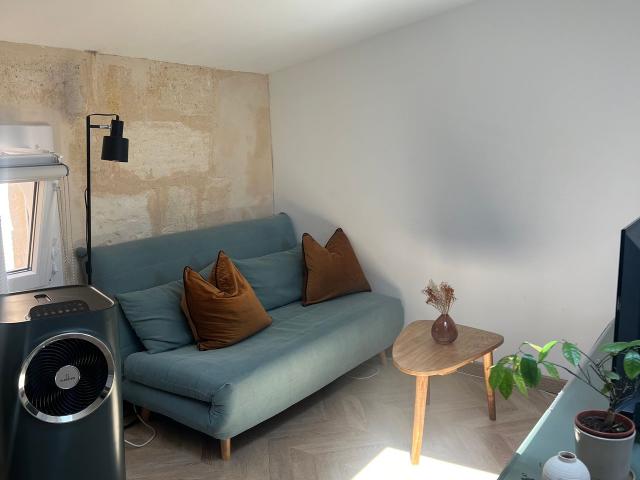 Pretty, lovely flat conveniently located, Bordeaux Amsterdam Apartments for Rent