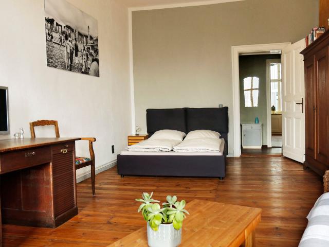 Pretty & spacious place in popular area