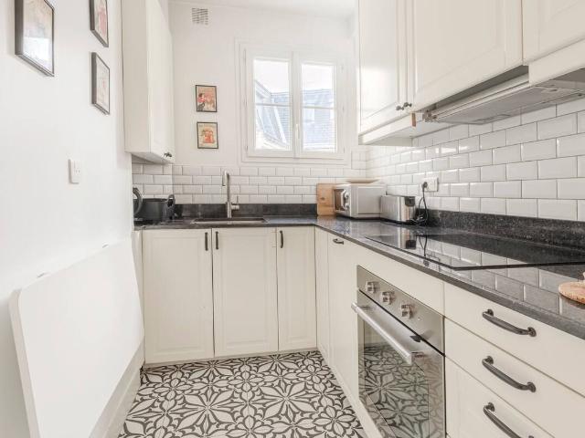 Pretty studio near school, Paris, Paris Amsterdam Apartments for Rent