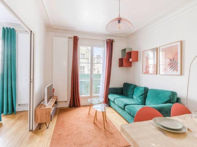 Pretty studio near school, Paris