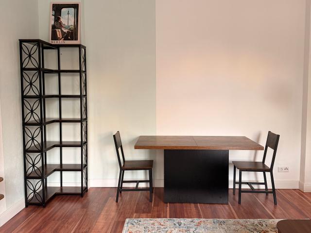 Modern furnished Berlin apartment with private parking