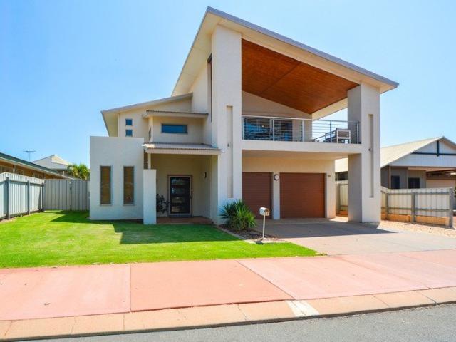 PRETTY POOL PERFECTION OCEAN VIEWS, BIG SHED & A POOL TO ENVY
