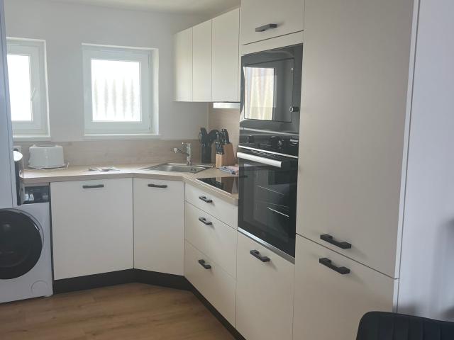 Pretty, perfect apartment in a sought after location, 100 m to the lake, city center